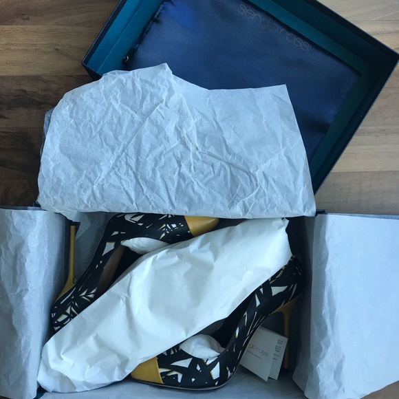 SERGIO ROSSI Godiva Pump. - Picture 4 of 8